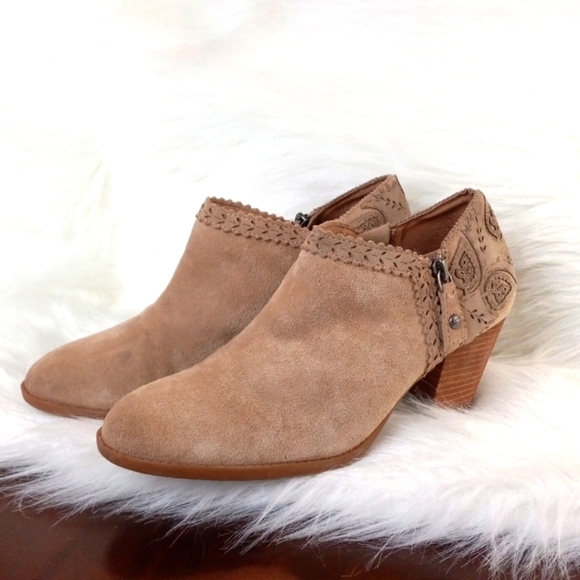 Nurture by Lamaze Shoes - Nuture by Lamaze Suede Ankle Booties with Leaf Cutout Detailing Sz7.5M